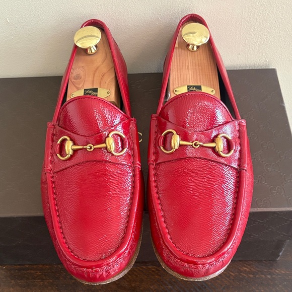 Gucci Vernice Naplack Leather Loafers In red